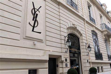 negozio storico parigi yves saint laurent|yves saint laurent azienda.